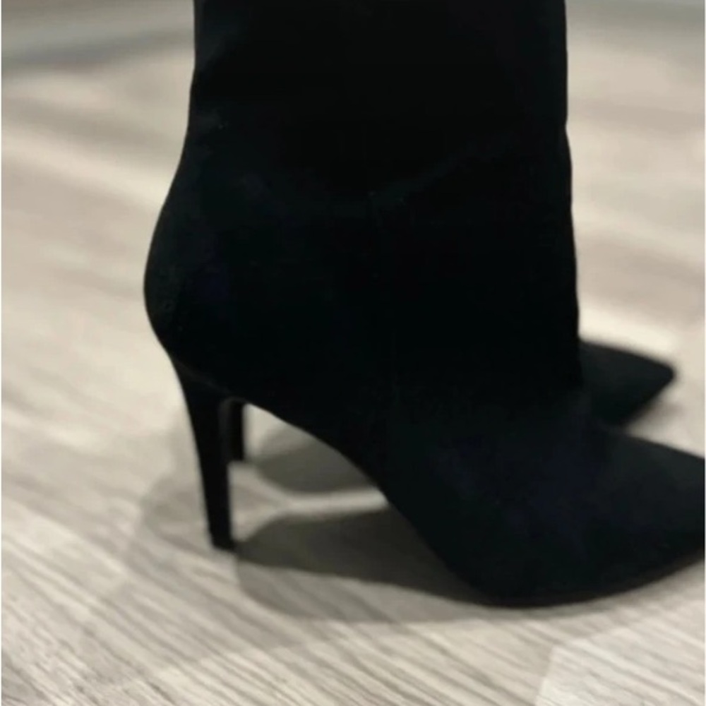 Sleek Black Heeled Boots for Women